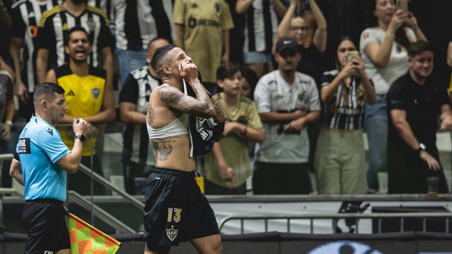 Arana comemora o segundo gol da vitória do Galo sobre o Sport Arana comemora o segundo gol da vitória do Galo sobre o Sport