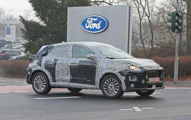 Nova geração do Ford EcoSport roda disfarçado antes da apresentação oficial, no ano que vem