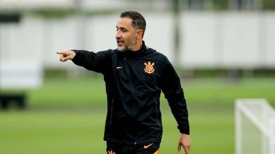 Vitor Pereira é treinador do Corinthians