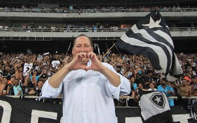 John Textor diz que Botafogo vai contratar nome de impacto e mais quatro ou cinco jogadores na janela