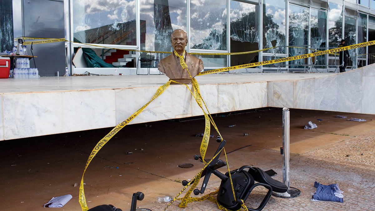 Danos causados na sede do Supremo Tribunal Federal, em Brasília 