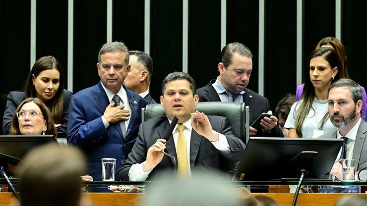 Congresso legaliza ‘compra de votos’ no Brasil