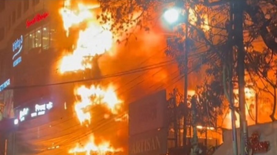 Incêndio em prédio de Bangladesh deixa 46 mortos e dezenas de feridos