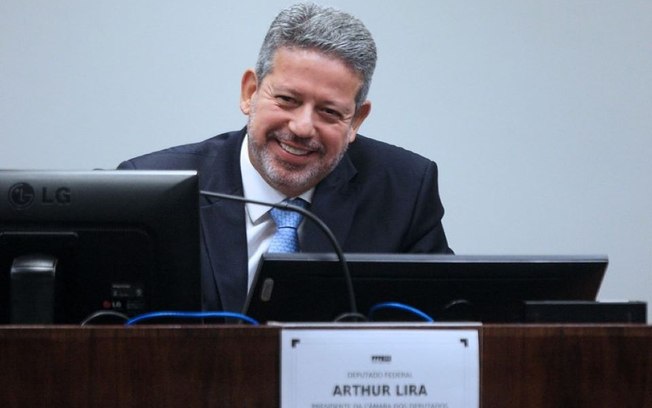 Arthur Lira anuncia apoio a Hugo Motta para sucessão na presidência da Câmara