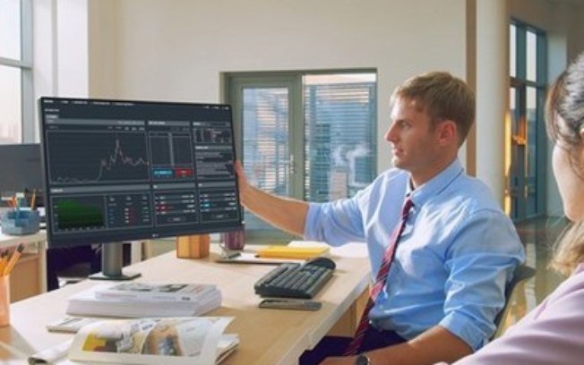 LG eleva a produtividade e melhora a experiência do usuário com monitor ergonômico e flexível