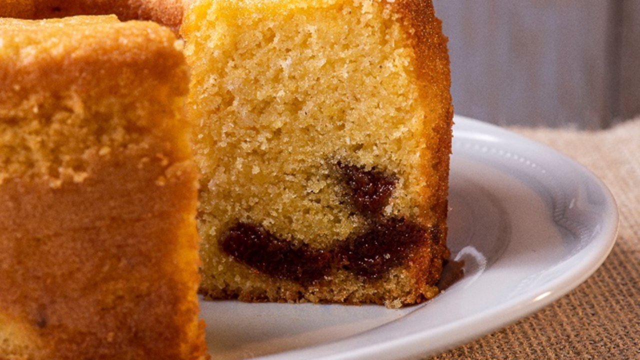 Bolo de fubá (Cornmeal Cake) - Sabor Brasil, fazer bolo de fubá