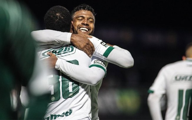 Tadeu brilha, Goiás reverte placar contra Bragantino e se classifica para oitavas da Copa do Brasil