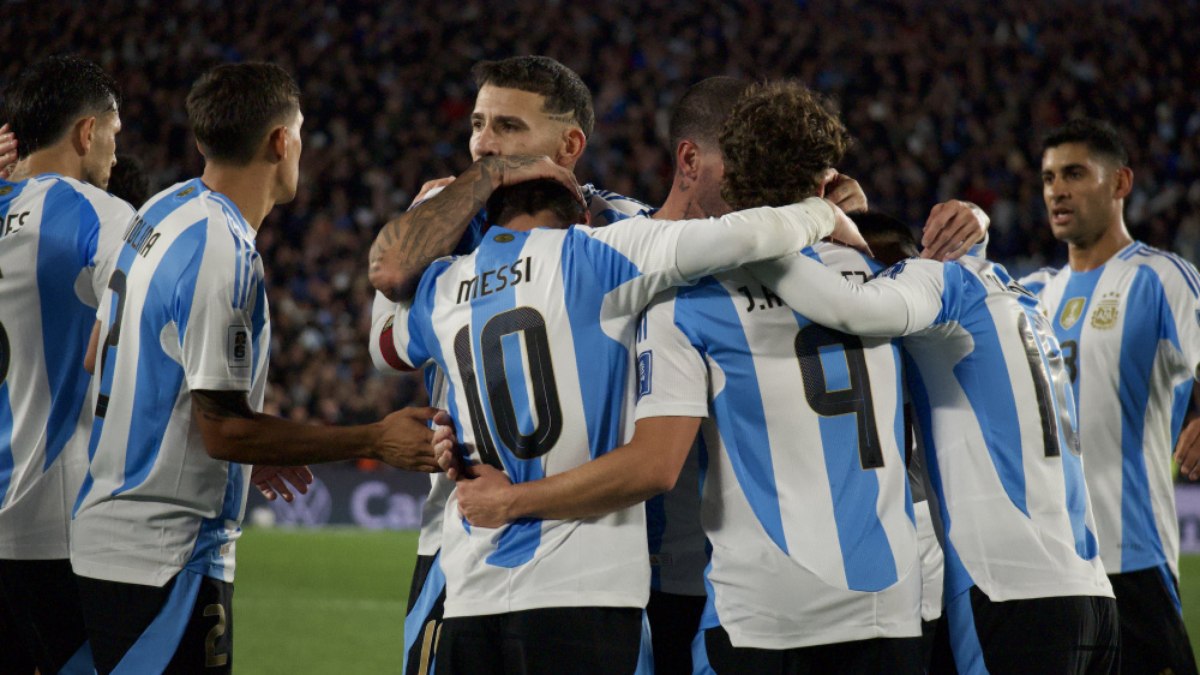 Jogadores da Argentina, de Messi, comemoram gol Jogadores da Argentina, de Messi, comemoram gol