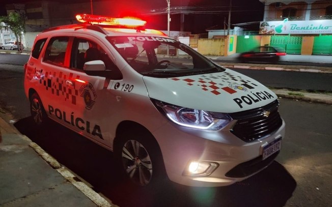 Ladrão invade casa de ração com faca, derruba vítima e sai correndo em Araraquara