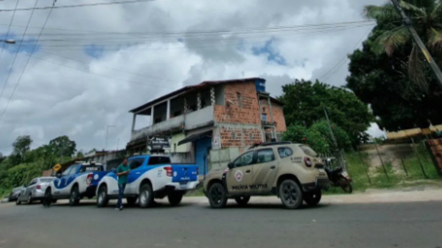 Polícia encontra seis adultos e três crianças carbonizadas próximo a Salvador, Bahia