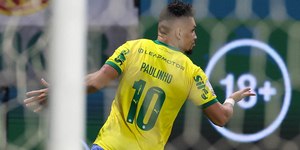 Auxiliar revela chance de Paulinho voltar contra o Corinthians