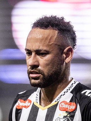 Neymar voltou a atuar na partida contra o CRB Neymar voltou a atuar na partida contra o CRB