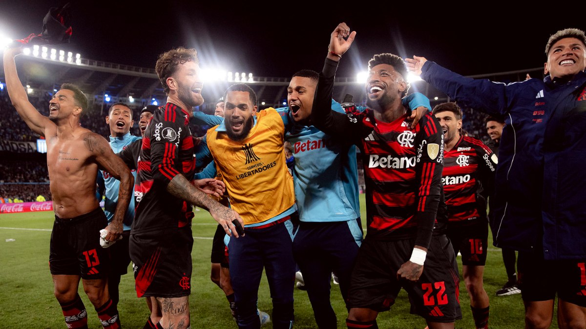 Jogadores do Flamengo comemora classificação à final Jogadores do Flamengo comemora classificação à final