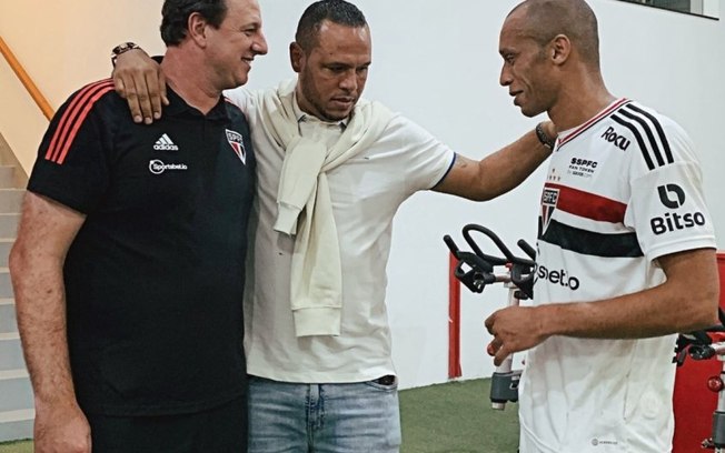 Ídolo do São Paulo, Luís Fabiano marca presença no estádio do Morumbi