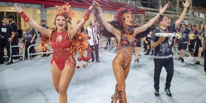 Conheça Aline Azevedo, musa da bateria ao lado de Sabrina Sato