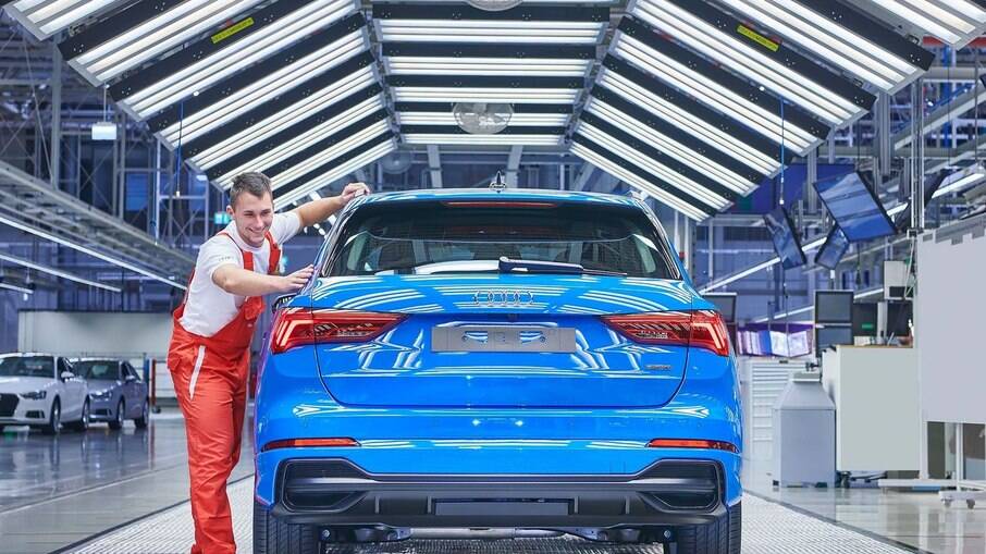 Audi Q3 na linha de produção, incorporando tecnologia e visual que já vimos nos novos A3