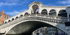 Veneza começa a cobrar taxa para combater turismo excessivo; entenda