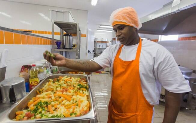 Unidades do Bom Prato terão almoço especial de Natal.