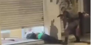 Vídeo: suspeito é baleado assalto a farmácia em SP