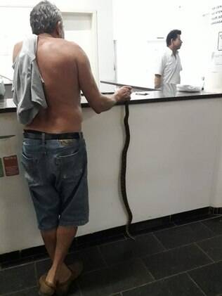 Homem cobra