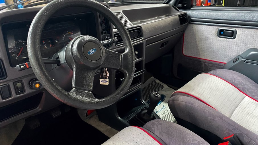 Interior restaurado do Ford Escort XR3 1984