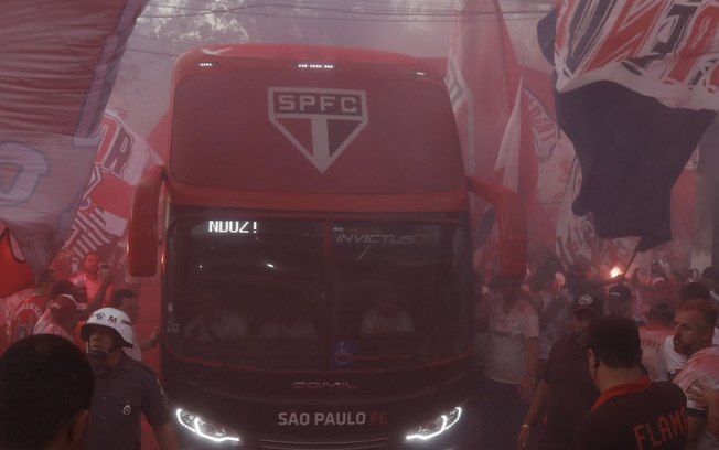 Chegada do São Paulo ao estádio 