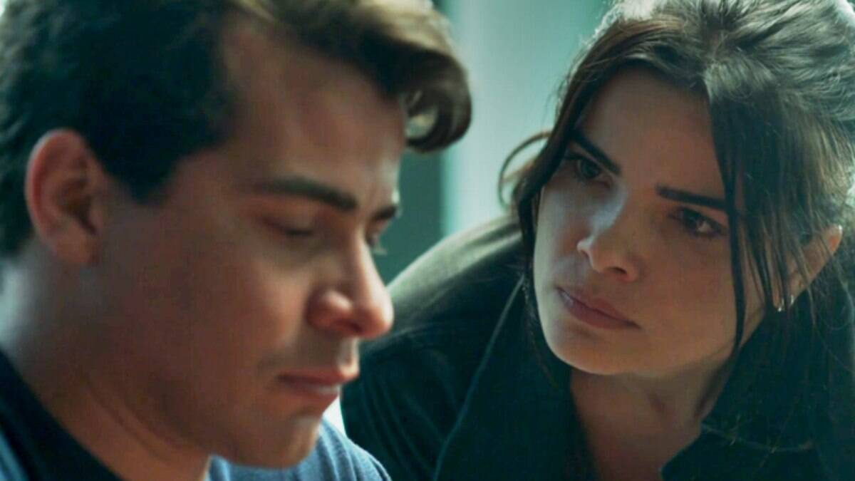 Júlio se entrega para a polícia e confessa que roubou o hotel, em "Pega Pega" | TV & Novelas - Vimarsana News