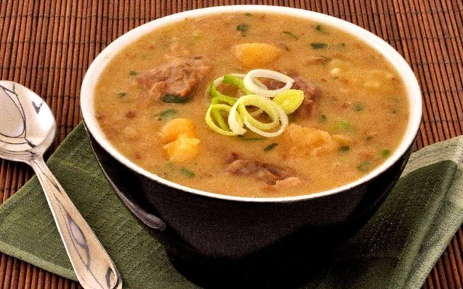 Xô frio! Confira 5 receitas de sopas e caldos quentes deliciosos