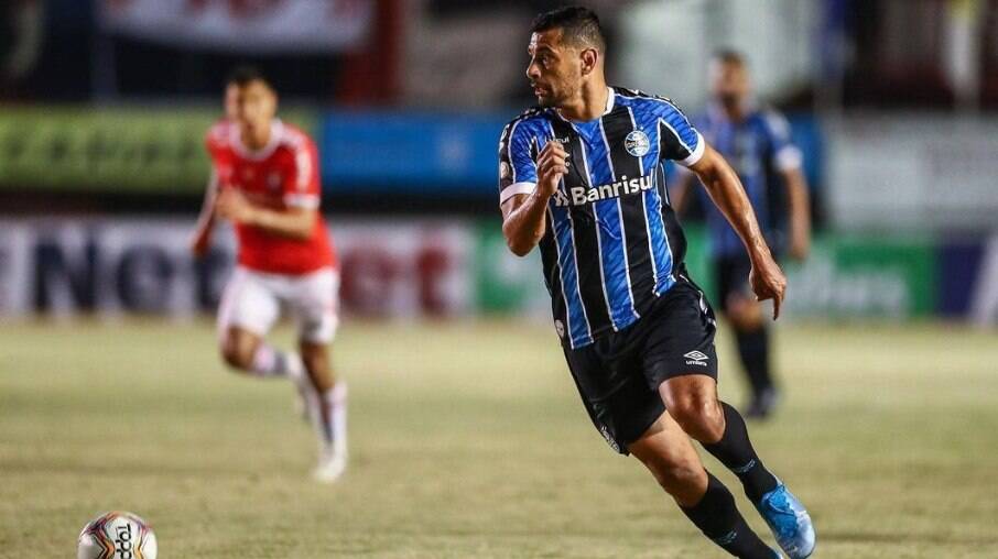 Diego Souza em campo pelo Grêmio Diego Souza em campo pelo Grêmio