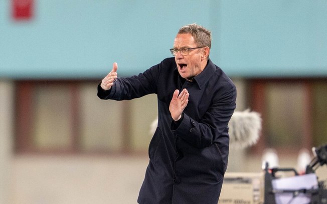 Ralf Rangnick durante partida da seleção austríaca - Foto: Georg Hochmuth/AFP via Getty Images