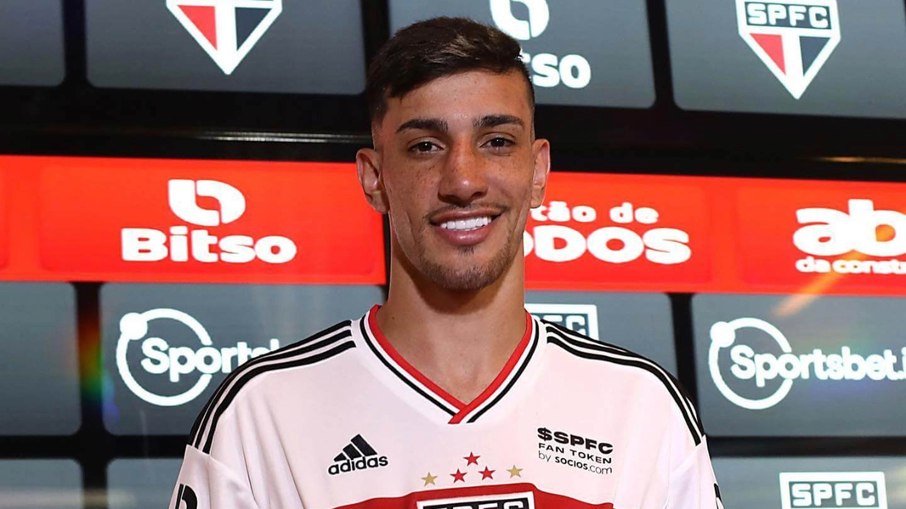 Pedrinho rescindiu com o São Paulo após caso de violência