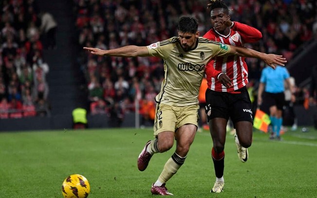 Jogador tem passagens no Brasil por Corinthians e Internacional