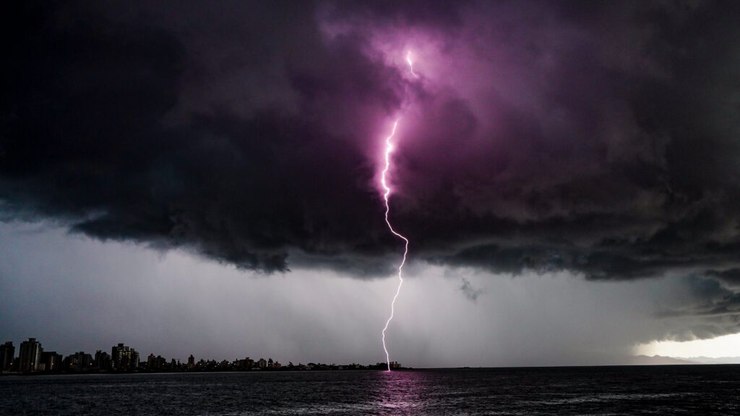 Santa Catarina suspende aulas devido a ciclone extratropical