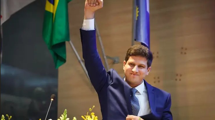 João Campos deixa prefeitura para disputar governo de Pernambuco