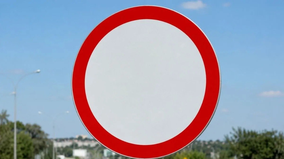 Placa%20de%20tr%C3%A2nsito%20com%20c%C3%ADrculo%20vermelho%3A%20veja%20o%20significado