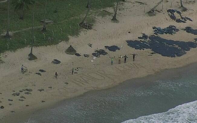 Machas de óleo apareceram no litoral de Pernambuco