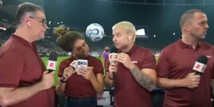 Repórter da ESPN leva bolada na cabeça durante transmissão