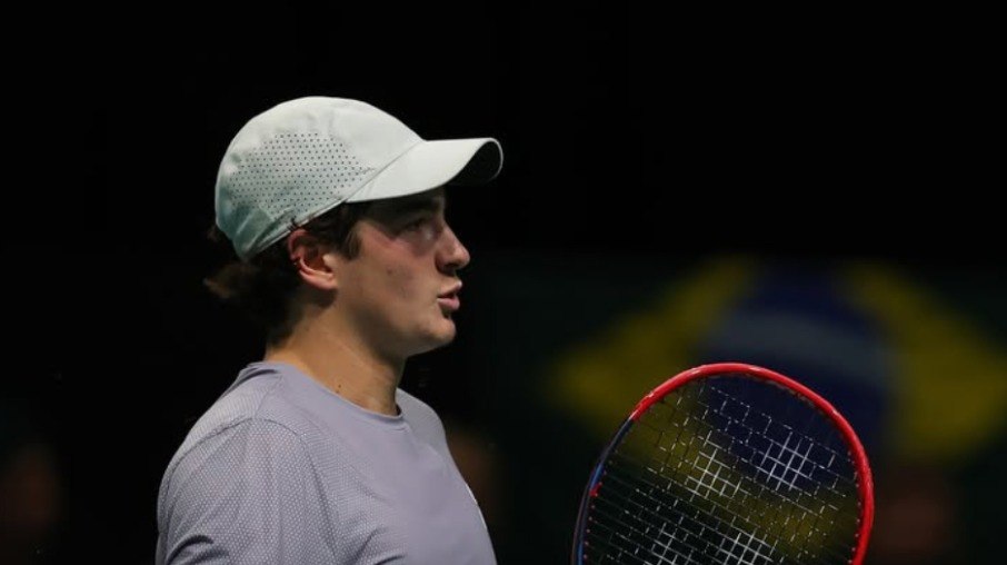 João Fonseca vence na primeira rodada do Masters 1000 de Paris 2025 João Fonseca vence na primeira rodada do Masters 1000 de Paris 2025