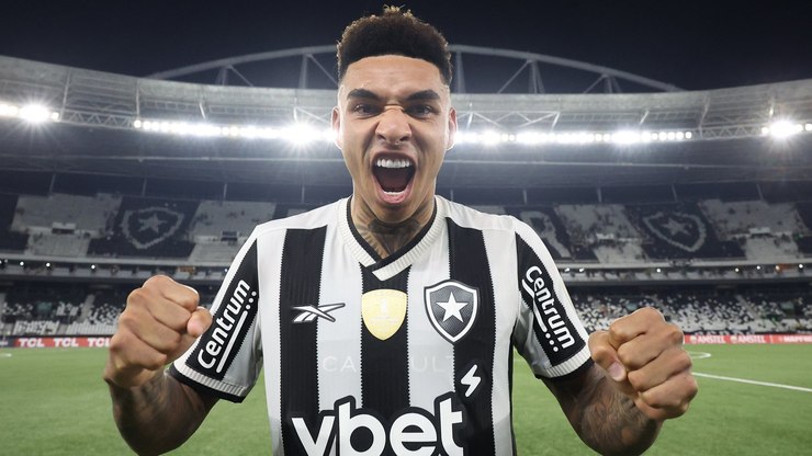 Igor Jesus se pronuncia sobre saída do Botafogo