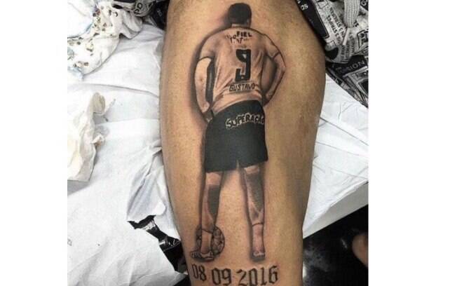 Gustagol, do Corinthians, tem ele mesmo tatuado com a camisa do clube paulista