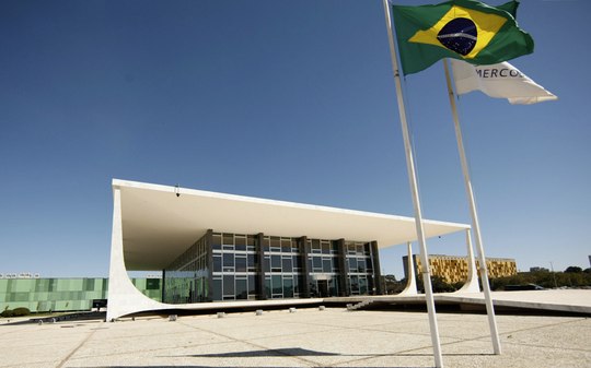 Homem é preso ao tentar inavadir a sede do STF em Brasília