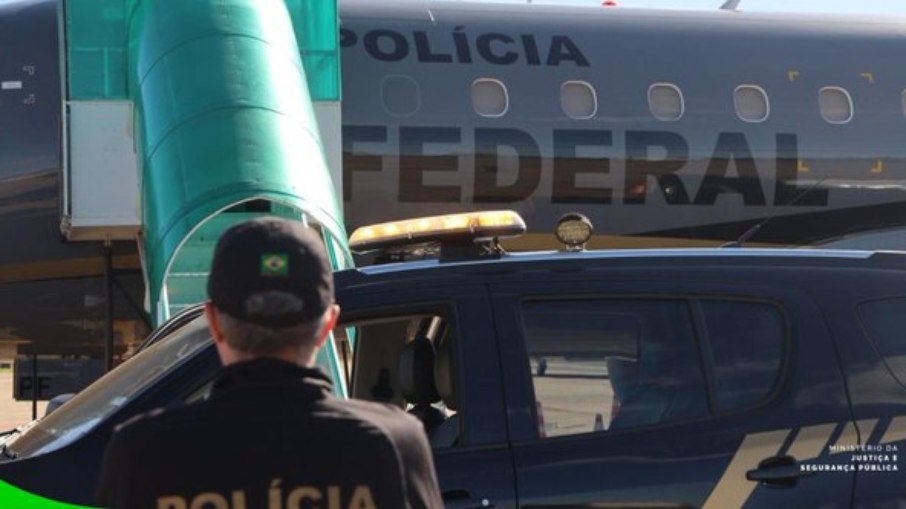 Chefe de facção é extraditado da Bolívia e levado a presídio Chefe de facção é extraditado da Bolívia e levado a presídio