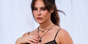Paolla Oliveira deixa lingerie à mostra com vestido transparente