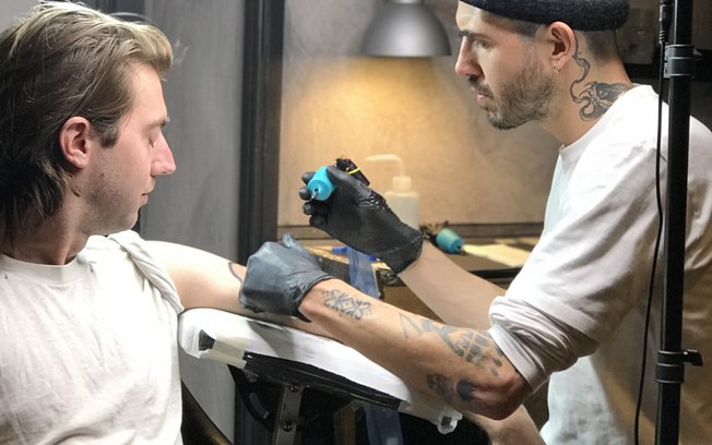 Mercado global de tatuagem deve faturar US$ 2 bi em 2023