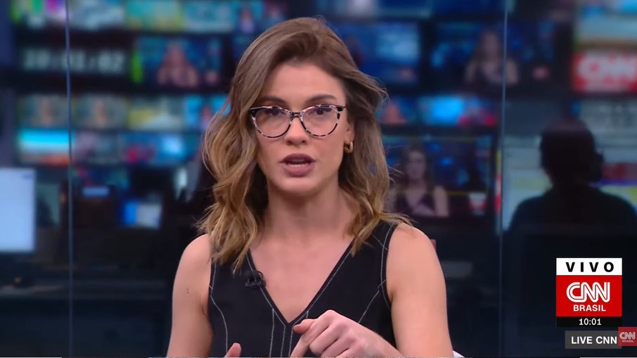 Elisa Veeck comanda o Live CNN; programa liderou entre os canais de notícias