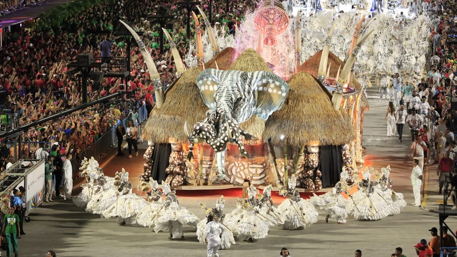 Carnaval do Rio de Janeiro 2025; desfile das campéãs mantém turistas na cidade Carnaval do Rio de Janeiro 2025; desfile das campéãs mantém turistas na cidade