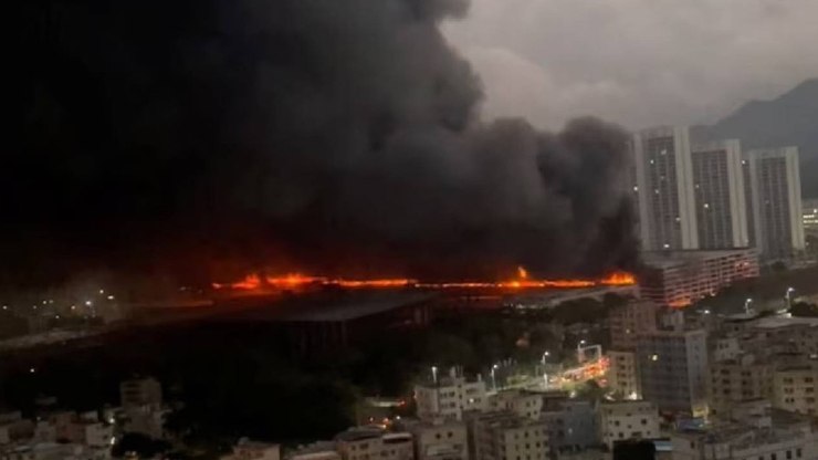 VÍDEO: incêndio gigantesco atinge garagem da BYD