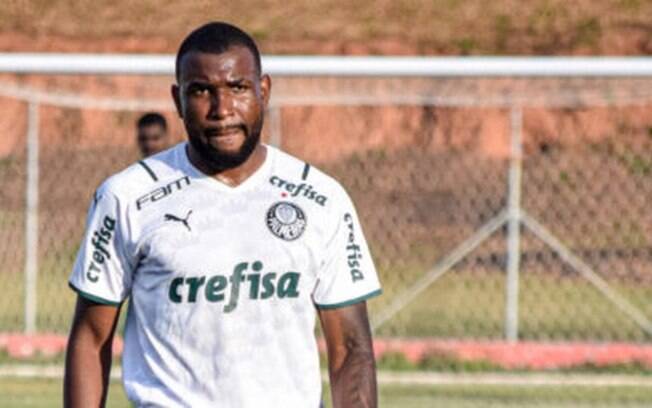 Emprestado pela Ponte Preta, Danrley rescinde contrato com Palmeiras