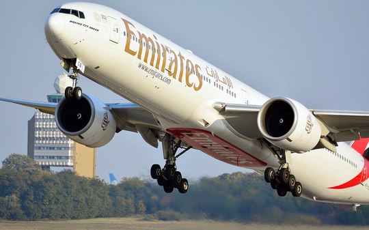Emirates terá voos diários Rio‑Dubai com suítes a bordo