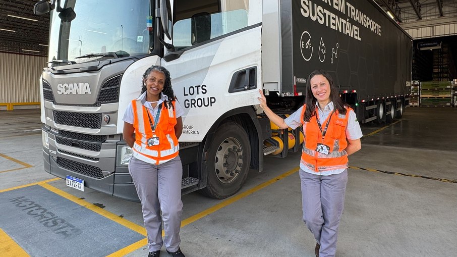 Alessandra e Mônica são mães e encontraram oportunidades no setor de transporte rodoviário Alessandra e Mônica são mães e encontraram oportunidades no setor de transporte rodoviário